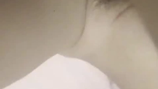 大天然乳房少女在医院里被医生脱衣服