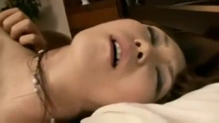 当你女朋友或老婆非要看你手机的的时候，把这个视频给她看看！这就是看老爷们儿手机的下场！