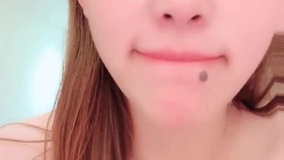 禁忌的继兄和继父在群交中与四个女孩做爱