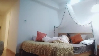 黄芩汤卫生间偷情隔壁小区人妻，差点被孩子看见，拉到酒店放开操