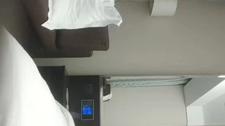 金发炸弹在热辣的性爱视频中达到高潮