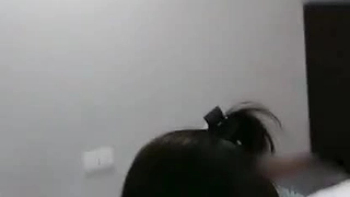 武汉市政府厌倦性爱的妹妹每天回家都看着姐姐与姐夫做爱，久而久之自己也爱上与她们的3p啪啪、