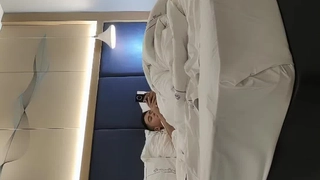 国产AV 果冻传媒 继母与女儿2 用身体保护女儿的母亲 李琼