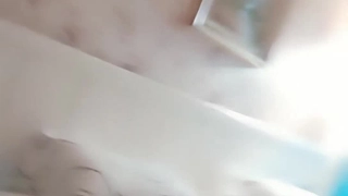 Selena Ivys在骑乘位中骑着大鸡巴喷射高潮