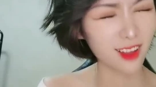 运动过后的体操服洗澡时忍不住各种液体混杂流淌得满身都是