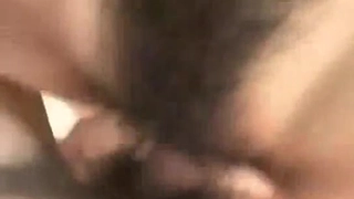 两个丰满年轻妹子 带个假道具做性爱后入很很一顿插，姿势很多，大奶子乱晃 真会玩