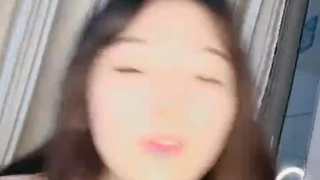 酒店偷拍戴著口罩怕人看見的氣質美少婦和單位領導下班偷情,幹了一次沒過癮,膚白貌美