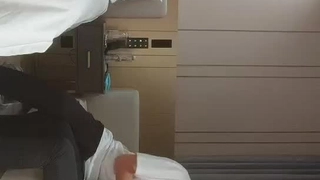 18岁的继女第一次肛交体验和隐藏的内裤