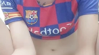 无毛的18岁女孩与业余交换伴侣享受狂野的四人行