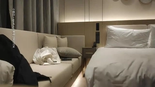 美女模特路边大尺度露奶又露B 看得都硬了罕见露脸