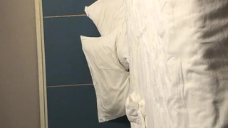 廉价简陋砲房外约~辛苦的农夫花钱嫖到大奶妹妹~无套激啪回馈农民~